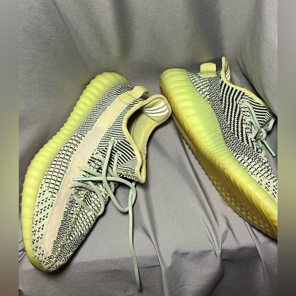 adidas Yeezy Boost 350 V2 - Size men’s 10 1/2 - used - Picture 5 of 5